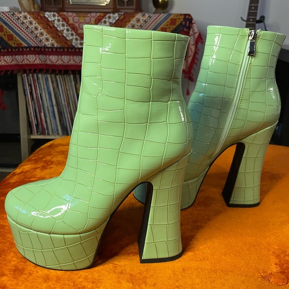 SOLD Azalea Wang Platform Boots - Picture 2 of 8